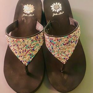 PRICE DROP !!Yellow box “ bling “ flip flops